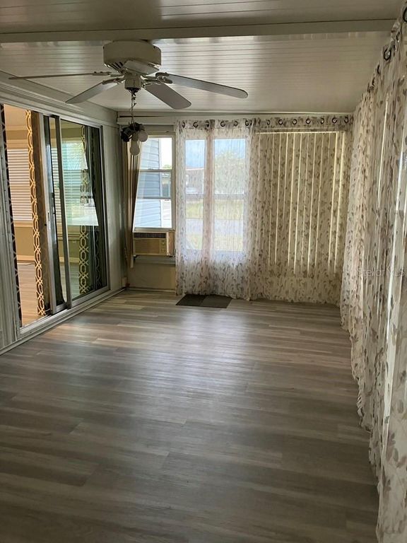 Image 28 of property listing at 1305 MOHAWK CIRCLE, Tavares, FL 32778