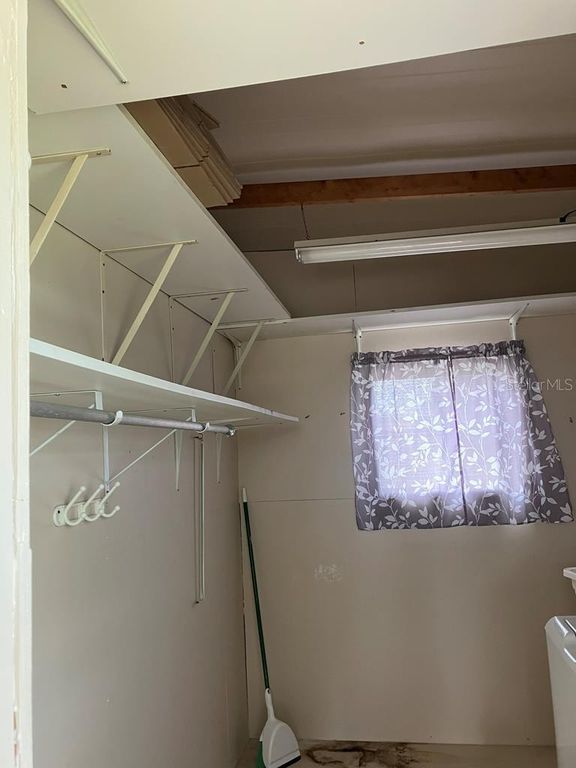 Image 29 of property listing at 1305 MOHAWK CIRCLE, Tavares, FL 32778