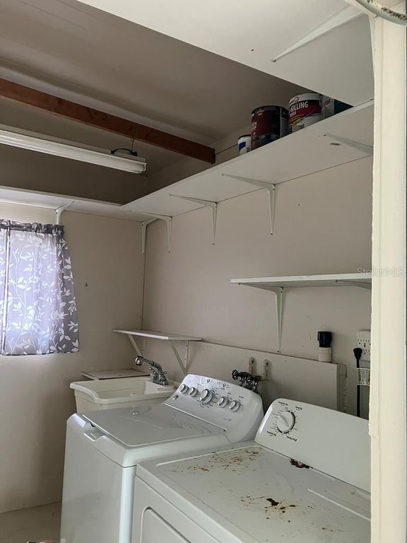 Image 30 of property listing at 1305 MOHAWK CIRCLE, Tavares, FL 32778