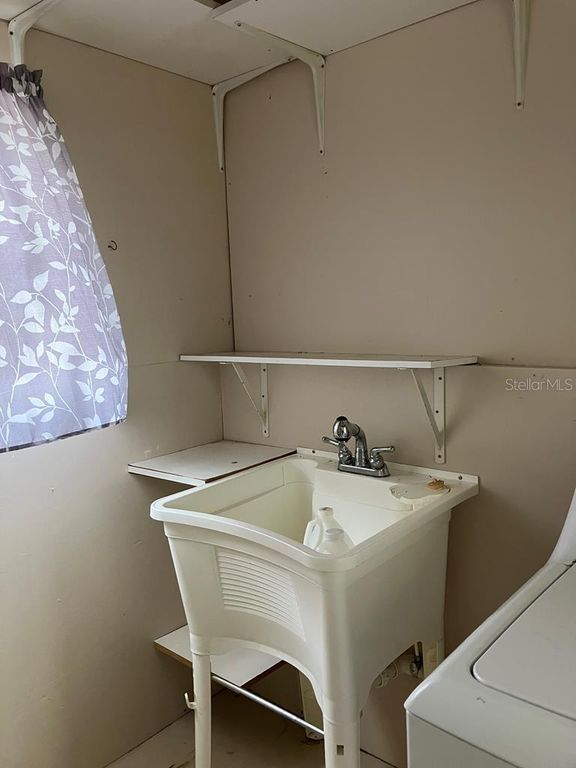 Image 31 of property listing at 1305 MOHAWK CIRCLE, Tavares, FL 32778