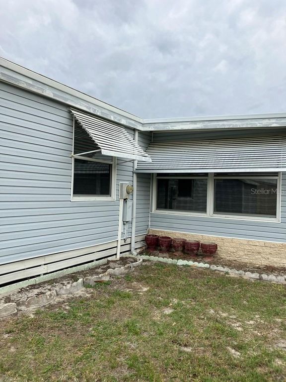 Image 7 of property listing at 1305 MOHAWK CIRCLE, Tavares, FL 32778