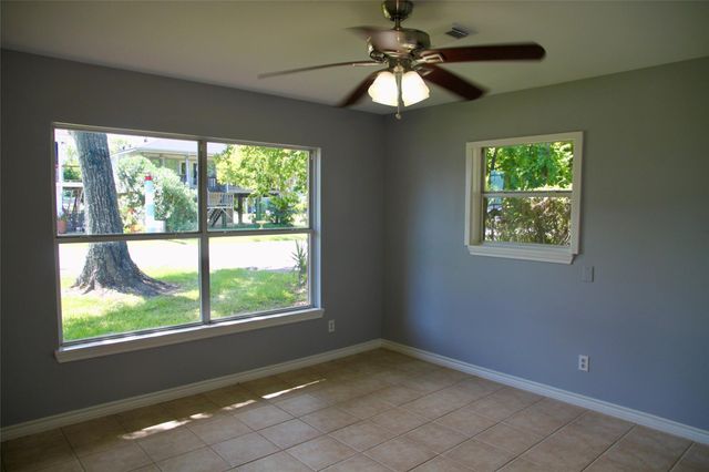 529 E Shore Drive, Clear Lake Shores, TX 77565