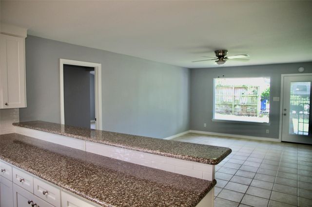 529 E Shore Drive, Clear Lake Shores, TX 77565