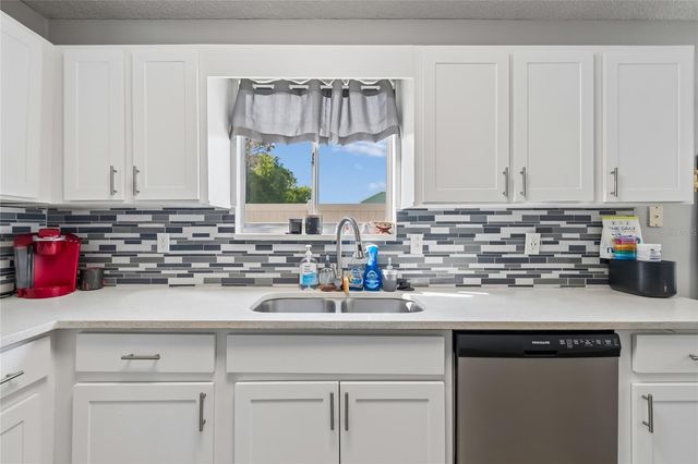 7123 SILVERMILL DRIVE, Tampa, FL 33635