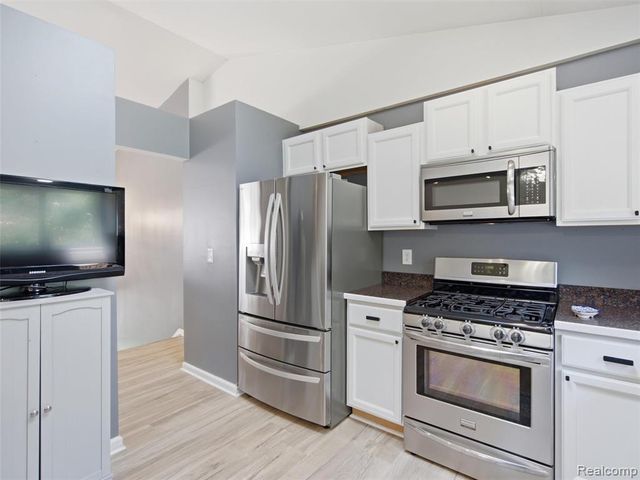 2694 Driftwood Drive, Waterford, MI 48329
