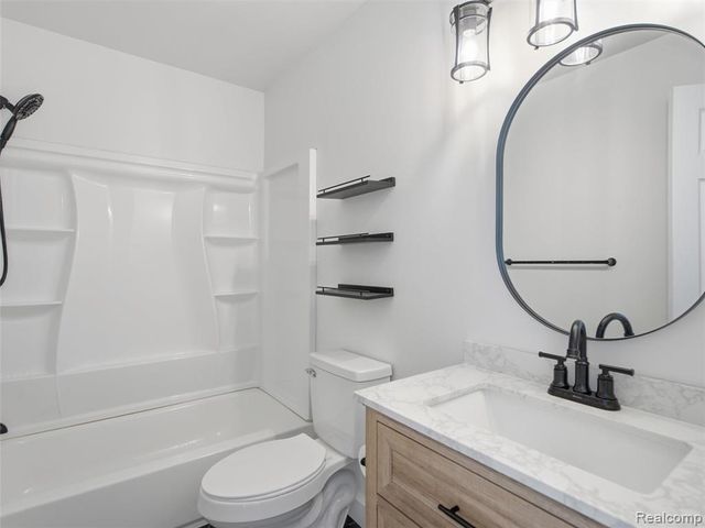 2694 Driftwood Drive, Waterford, MI 48329