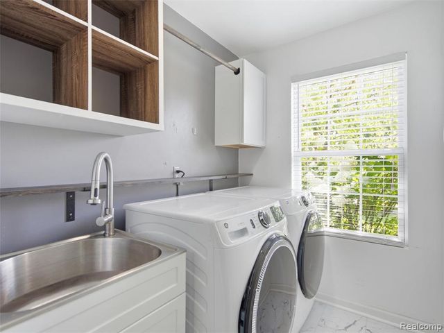 2694 Driftwood Drive, Waterford, MI 48329