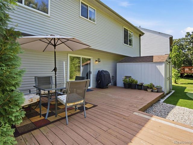 2694 Driftwood Drive, Waterford, MI 48329