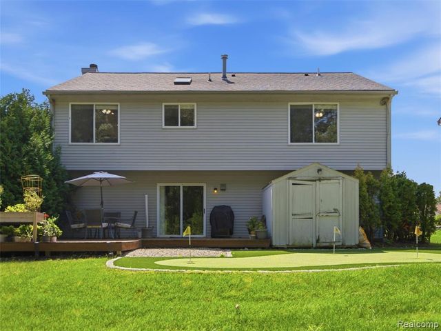 2694 Driftwood Drive, Waterford, MI 48329