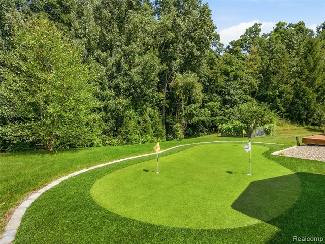 2694 Driftwood Drive, Waterford, MI 48329
