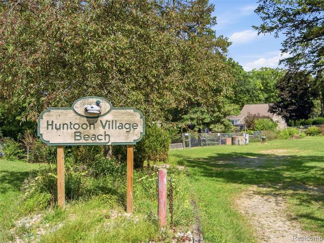 2694 Driftwood Drive, Waterford, MI 48329