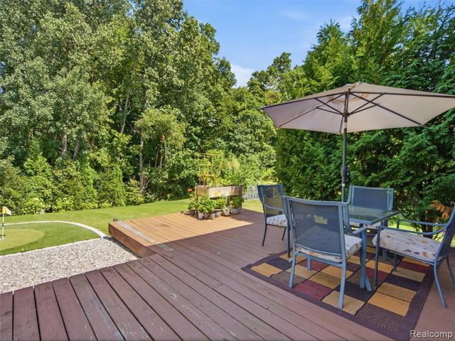 2694 Driftwood Drive, Waterford, MI 48329