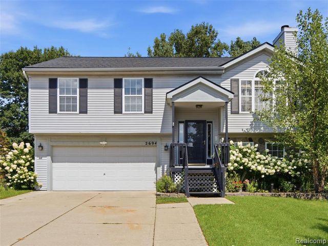 2694 Driftwood Drive, Waterford, MI 48329