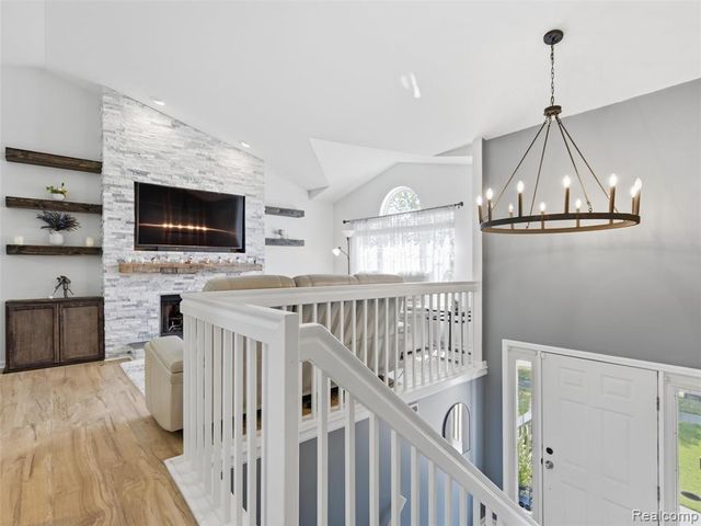 2694 Driftwood Drive, Waterford, MI 48329