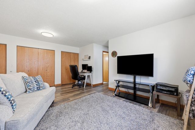 3032 32nd Street S, Fargo, ND 58103