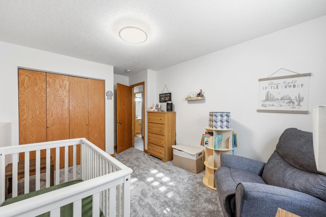 3032 32nd Street S, Fargo, ND 58103