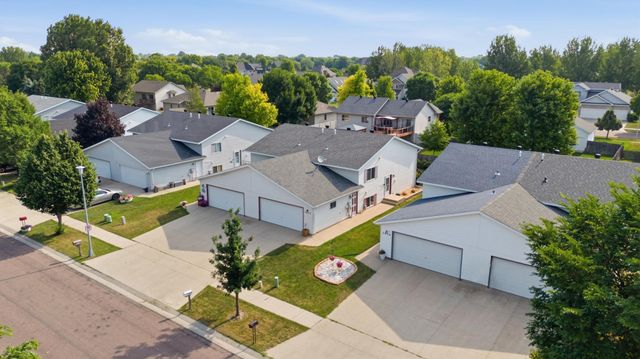 3032 32nd Street S, Fargo, ND 58103