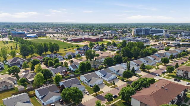 3032 32nd Street S, Fargo, ND 58103