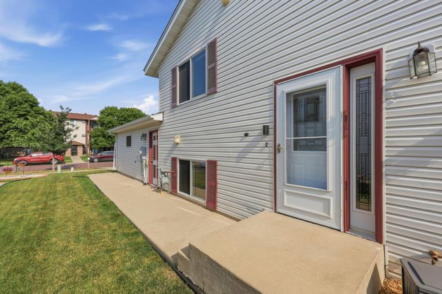 3032 32nd Street S, Fargo, ND 58103