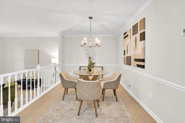 2918 OAKBOROUGH SQ, Oakton, VA 22124