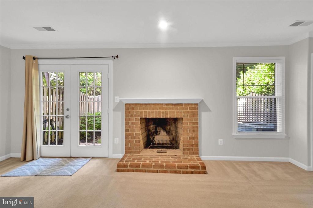 2918 OAKBOROUGH SQ, Oakton, VA 22124