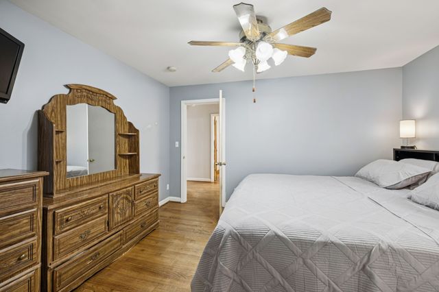 702 Royal Oaks Dr, Columbia, TN 38401