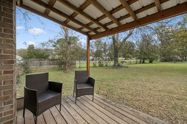 702 Royal Oaks Dr, Columbia, TN 38401