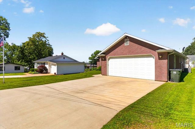 711 Morrison Avenue, Waterloo, IL 62298