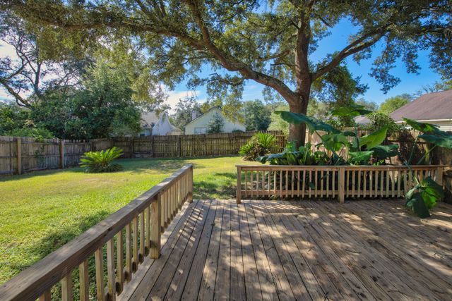 202 Summer Lane, Fort Walton Beach, FL 32547