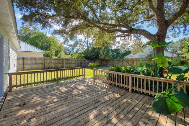 202 Summer Lane, Fort Walton Beach, FL 32547