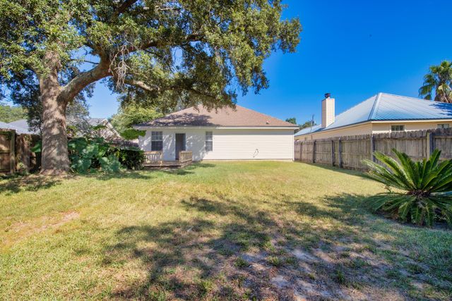 202 Summer Lane, Fort Walton Beach, FL 32547