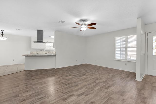 202 Summer Lane, Fort Walton Beach, FL 32547