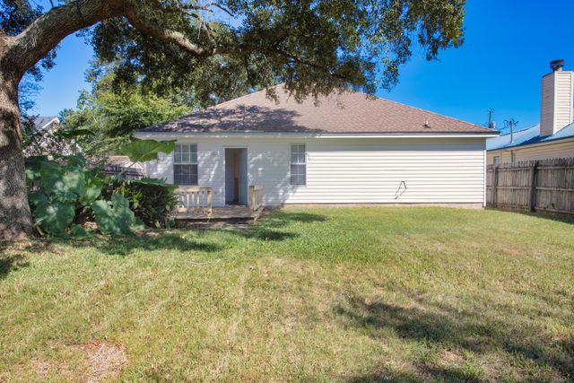 202 Summer Lane, Fort Walton Beach, FL 32547