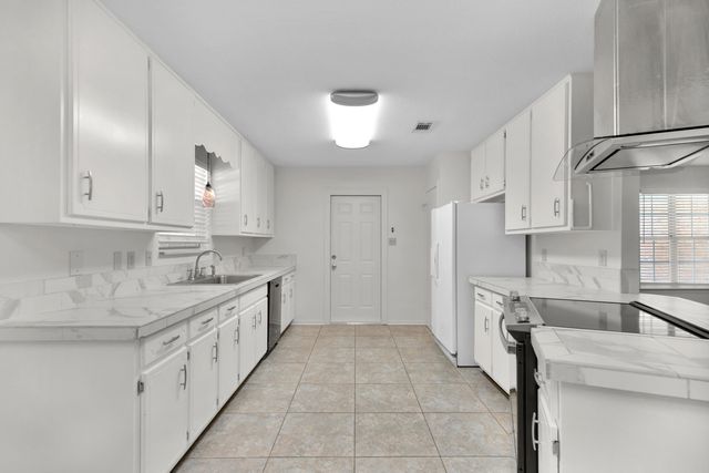 202 Summer Lane, Fort Walton Beach, FL 32547