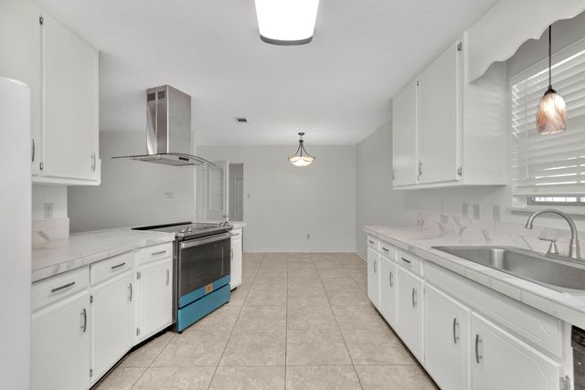 202 Summer Lane, Fort Walton Beach, FL 32547