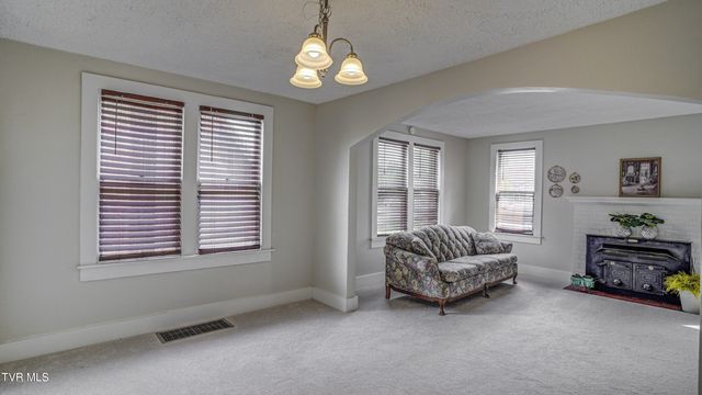 1346 East Center Street, Kingsport, TN 37664