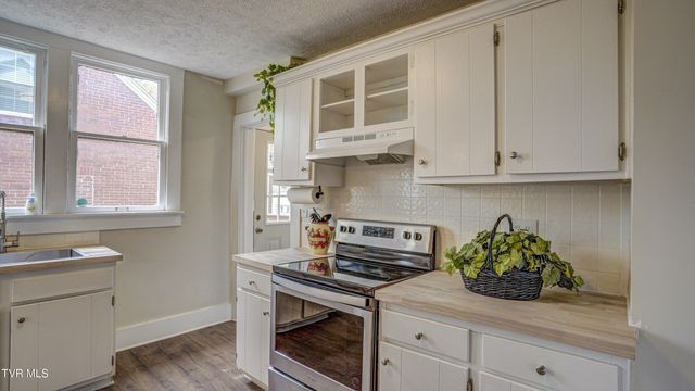 1346 East Center Street, Kingsport, TN 37664