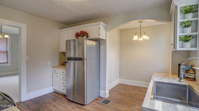 1346 East Center Street, Kingsport, TN 37664