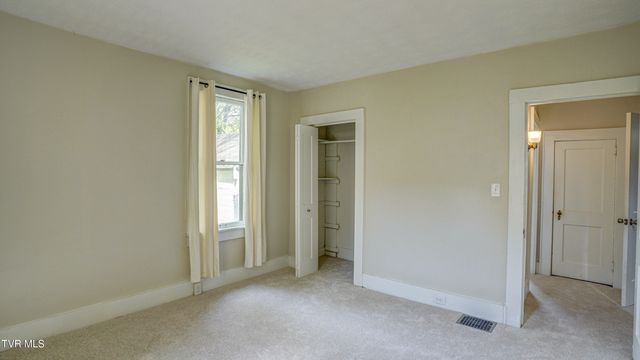 1346 East Center Street, Kingsport, TN 37664