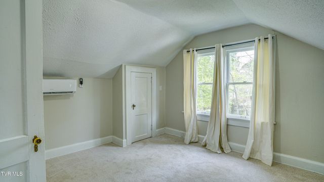 1346 East Center Street, Kingsport, TN 37664