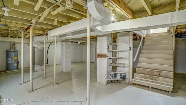 1346 East Center Street, Kingsport, TN 37664