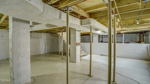 1346 East Center Street, Kingsport, TN 37664