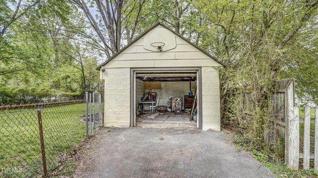 1346 East Center Street, Kingsport, TN 37664