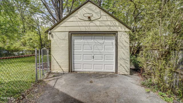 1346 East Center Street, Kingsport, TN 37664