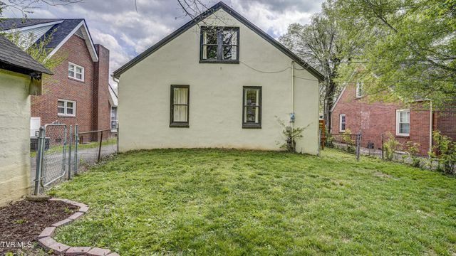 1346 East Center Street, Kingsport, TN 37664