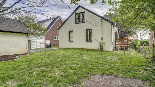 1346 East Center Street, Kingsport, TN 37664