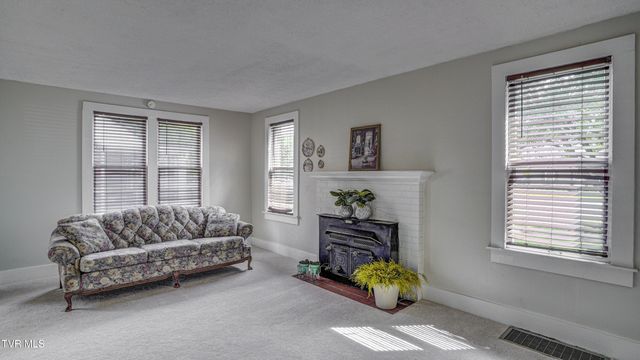 1346 East Center Street, Kingsport, TN 37664