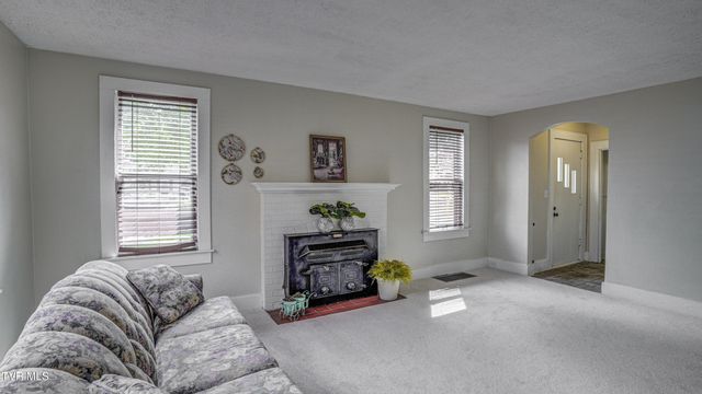 1346 East Center Street, Kingsport, TN 37664