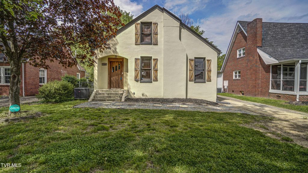 1346 East Center Street, Kingsport, TN 37664