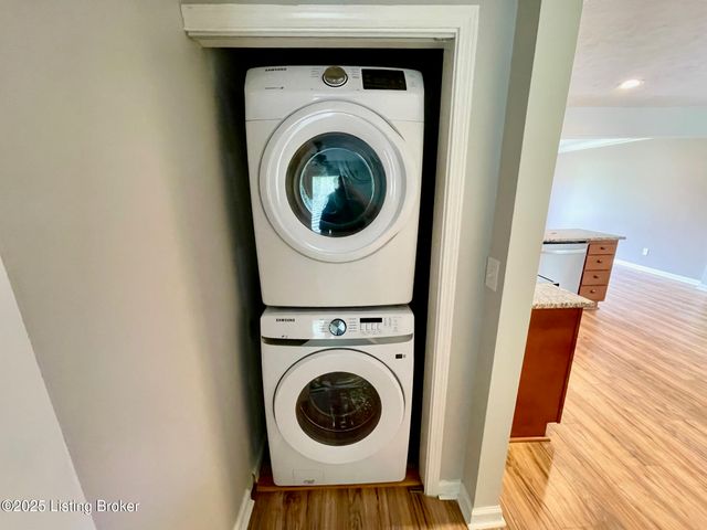 4800 Libby Ln, Louisville, KY 40272